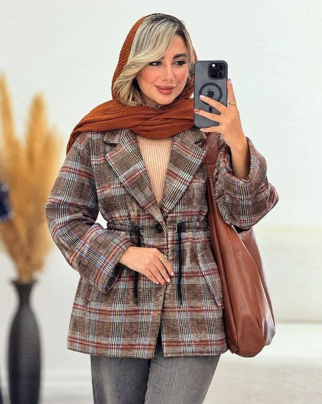 مانتو پشمی آلوینا مدل کمرگتدار دکمهدار ضخیم